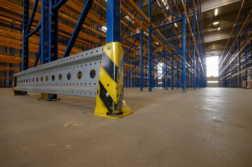 Warum ist Anfahrschutz für Regale so wichtig? - Lagertechnik Direkt