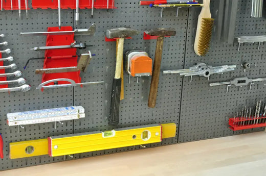 Regale mit Lochwand - Lagertechnik Direkt